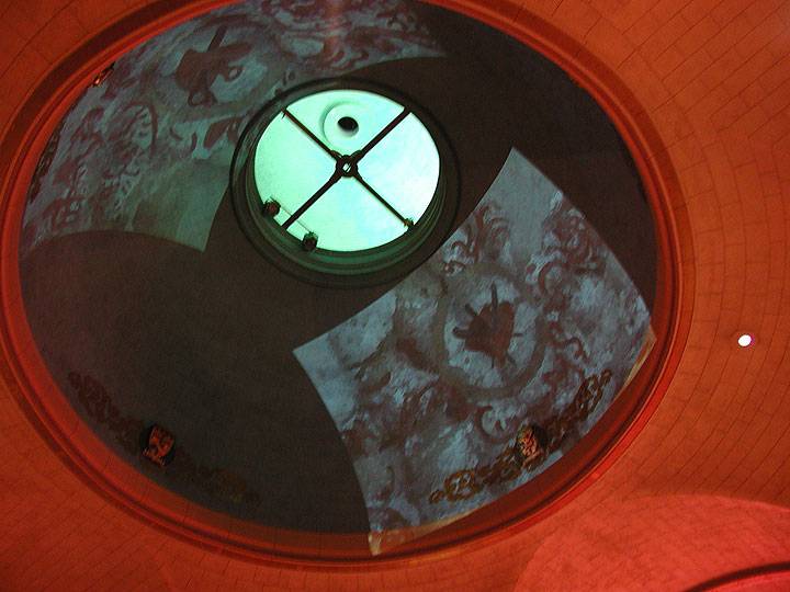 Ceiling-projection-P1010389.jpg