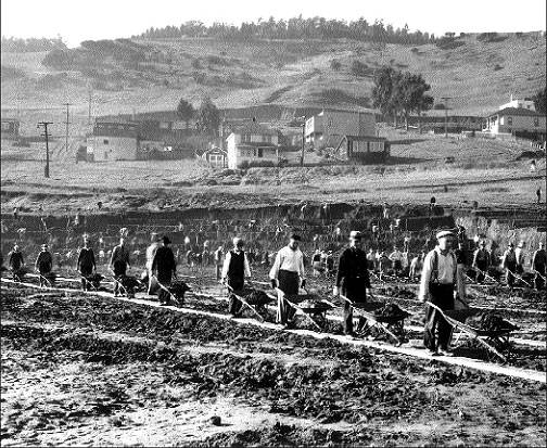 File:Wpa-workers-excavating-bayview-hill.jpg