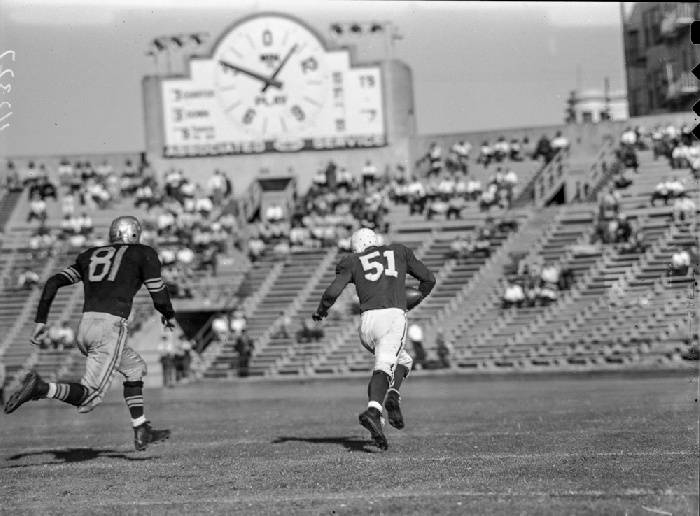 49er right end Bob Titchenal running for 42-yard TD reception against Brooklyn Dodgers, September 22nd 1946 wnp14.5163.jpg