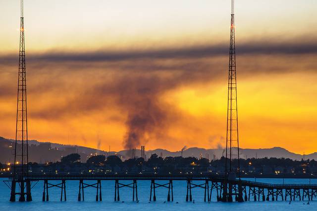 Chevron Refinery Fire from Albany Bulb 6 aug 2012-Michael Moore.jpg