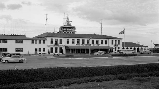 File:San Francisco Airport curbside entrance 1948 pub 2011.032.0213 0.jpg