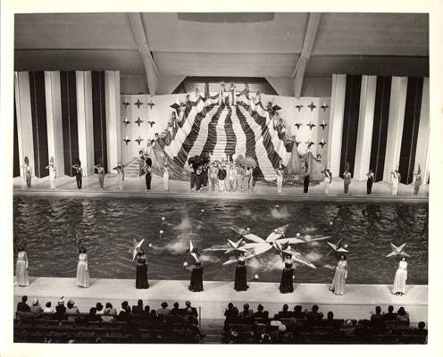 1940 Swimmers in Billy Rose's Aquacade with Esther Williams, Johnny Weissmuller and Morton Downey, Golden Gate International Exposition on Treasure IslandAAK-0265.jpg