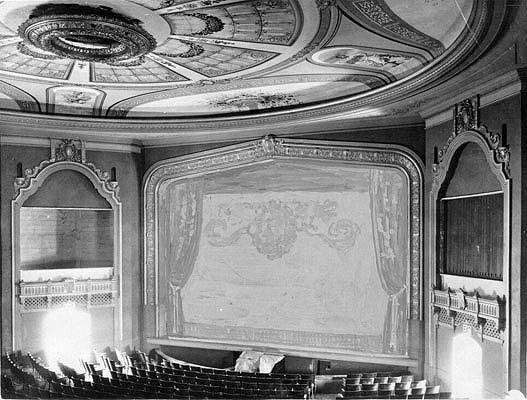 File:Avenue-Theater-interior-1928-maybe-AAA-8569.jpg