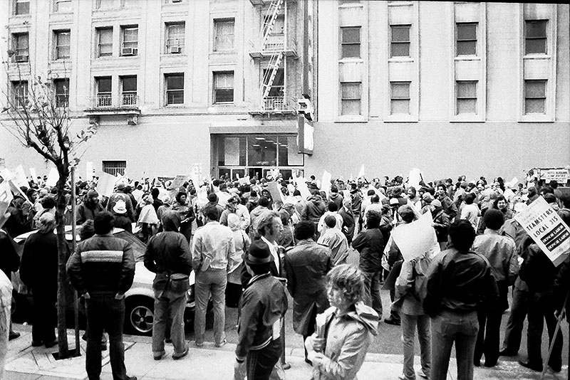 Greyhound-Strike-1983-mass-picketing-on-7th-street-IMG00073.jpg