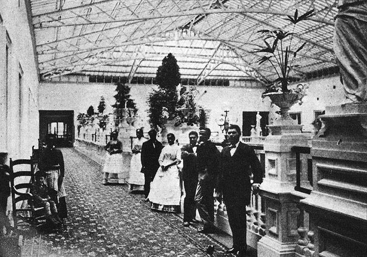 File:Palace-Hotel-black-workers-1882-from-Bonanza-Inn.jpg