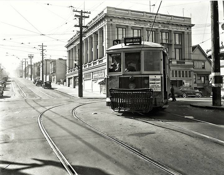 File:Streetcar-122-N-Line-Front---October-18-1940---A6596---Horace-Chaffee-Board-of-Public-Works-Photographer.jpg