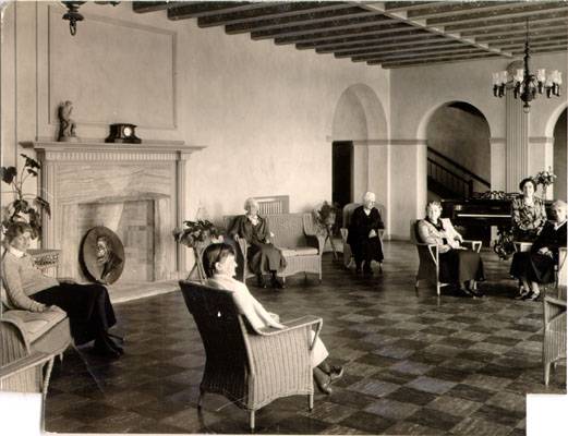 File:University mound women interior 16 june 1932 AAD-0004.jpg