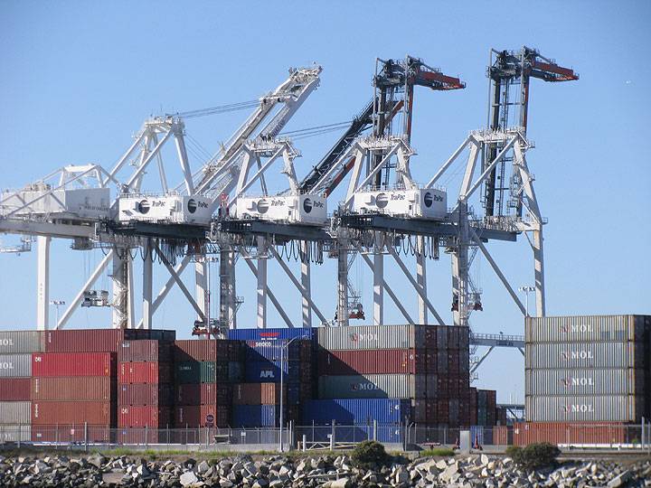 File:Containers-in-oakland 5359.jpg