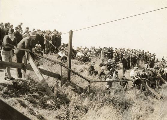 File:Strikers on Rincon Hill July 5 1934 AAD-5135.jpg
