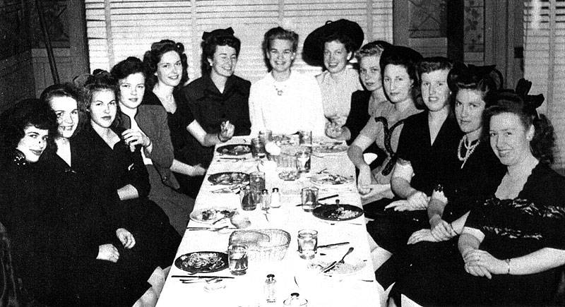 Nursing-students-at-restaurant-on-Broadway-1945.jpg