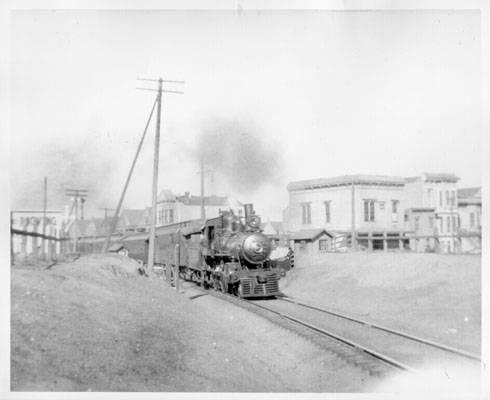 Train passing through 22nd and Folsom 1907 AAC-8238.jpg