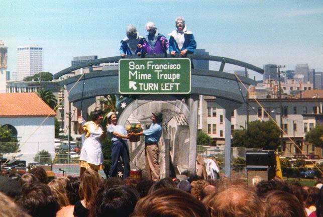 File:Mime troupe 79 hoteluniverse.jpg