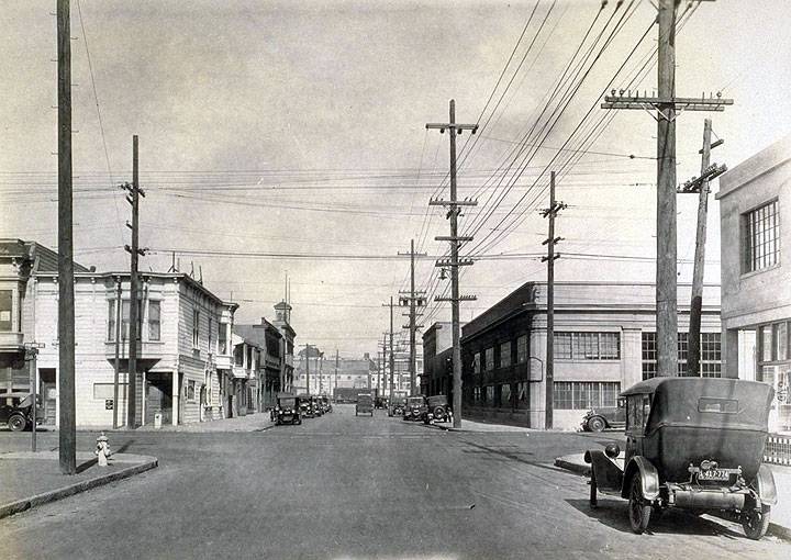 East-on-13th-St.-from-Folsom-St.-Aug.-1927.jpg