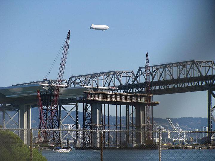 2-bridges-a-blimp-and-container-docks 5238.jpg
