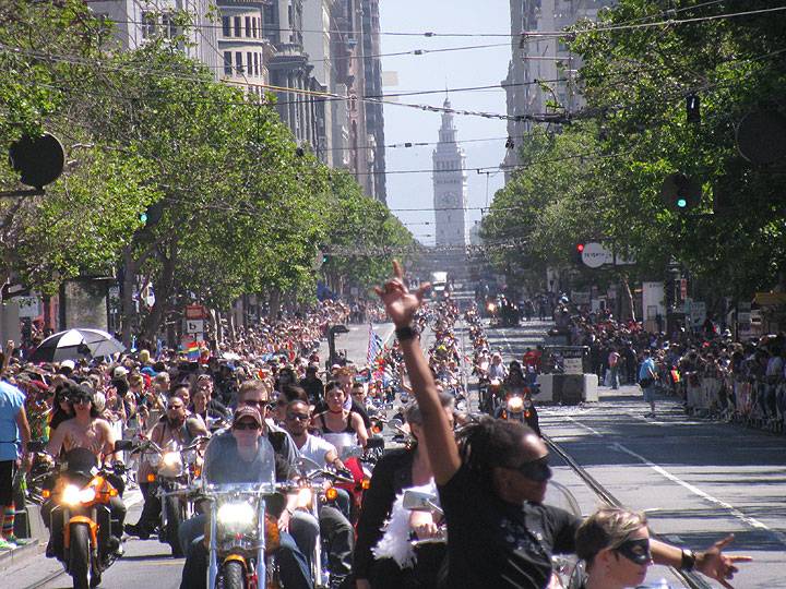 File:Dykes-on-bikes-pride-2011 2325.jpg