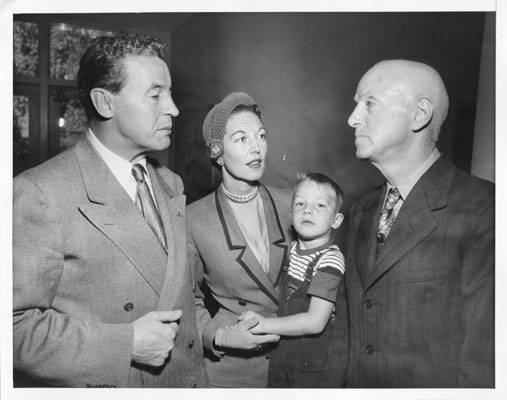 File:Nov 4 1952 Vincent Hallinan and wife and daughter AAD-2831.jpg