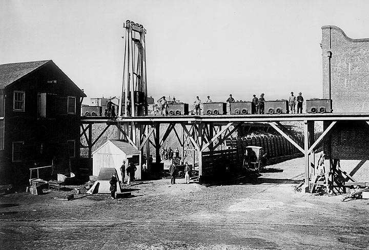 File:Coal-yard-and-tramway-at-Pacific-Mail-docks-1871-A12.18.315nl.jpg