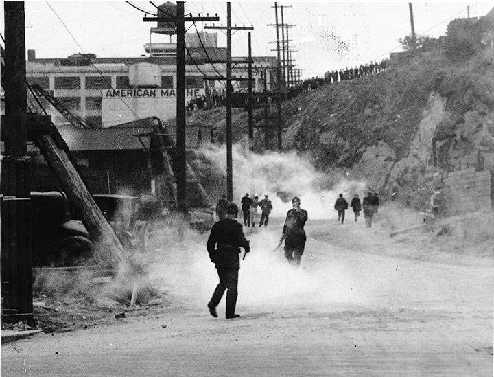 Police-using-tear-gas-against-striking-longshoremen-on-Rincon-Hill-aad-5140.jpg