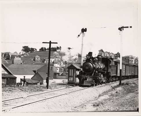 File:Railroad passing Bernal Cut 1908 AAA-9900.jpg