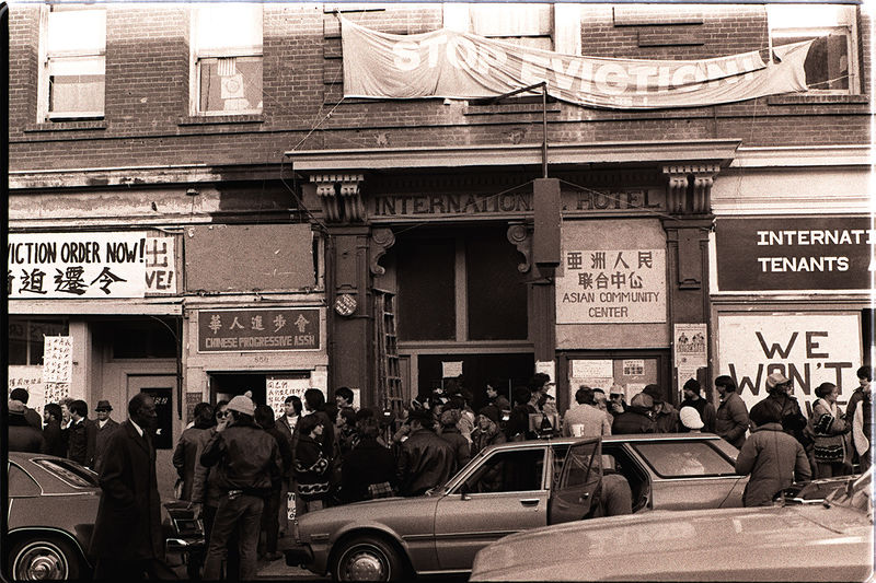 File:Protesters form in front of the I-Hotel, January 1977 Nancy Wong.jpg