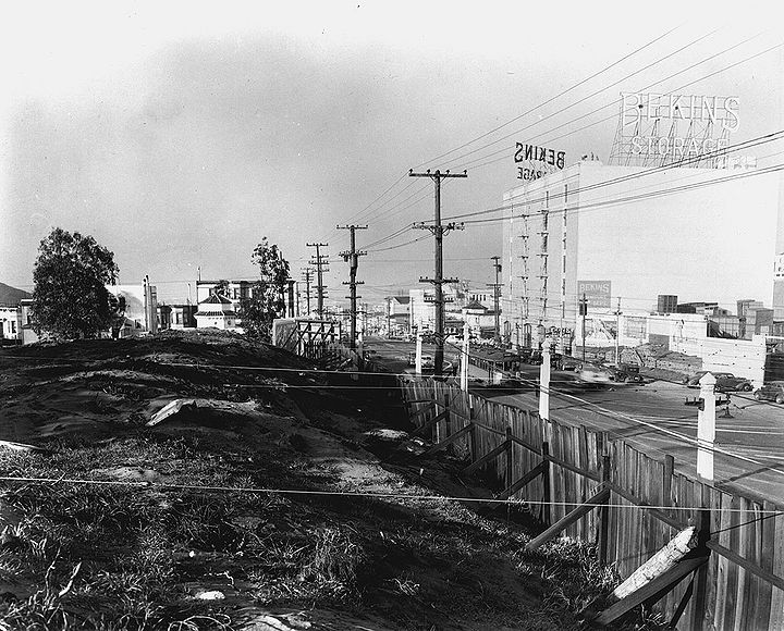 Geary-st-west-from-near-Presidio-Ave-w-former-Calvary-Cemetery-in-foreground,-Jan-2-1941.jpg
