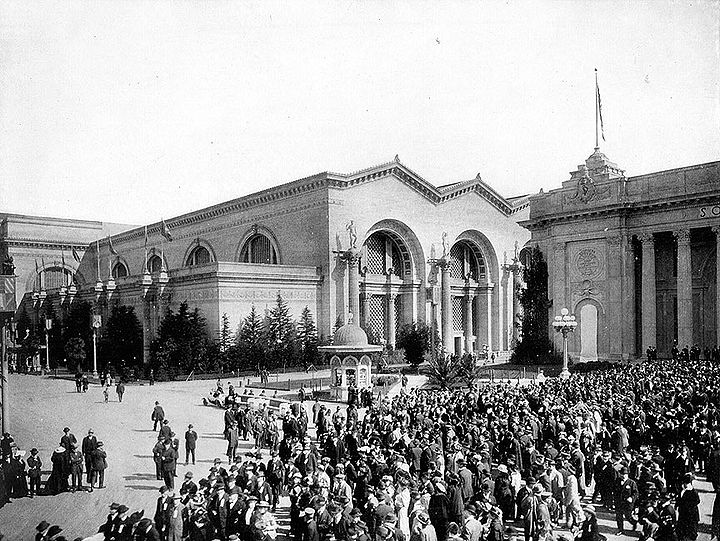 Palace-of-Machinery-exterior-with-crowds.jpg