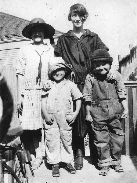 File:Clockwise-from-top-left--Lillian-Firpo---Sadie-Firpo---Ernest-Firpo---Josephine-Firpo---1924-20th-St-Potrero-Hill-1926.jpg