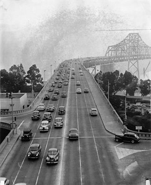 File:Bw 6 lanes on bay bridge 1946 AAD-2274.jpg