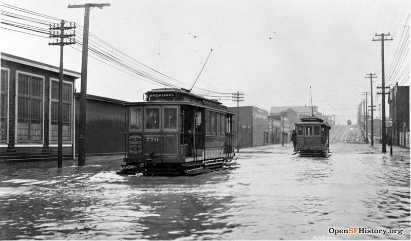File:1905 16th St, at Folsom, looking east. Streetcars driving through flood, car 770 wnp32.0263.jpg