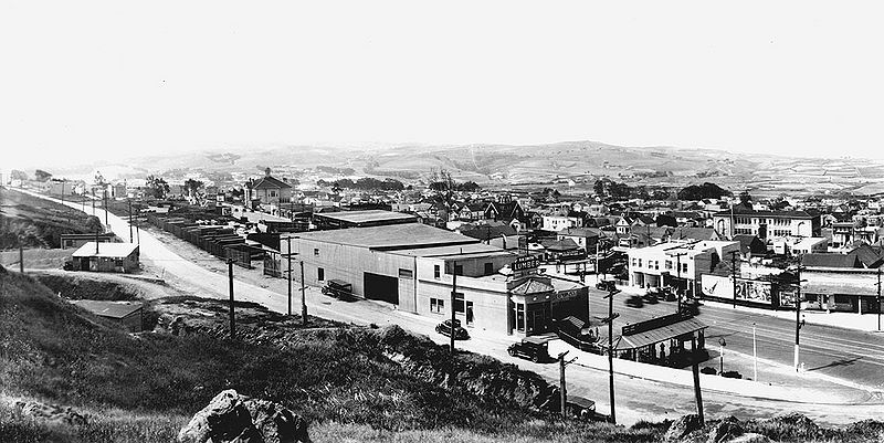 File:Southwest-from-Dalys-Hill-in-Daly-City-Hillside-Ave-in-foreground-and-Mission-St-at-right-Westlake-District-is-open-area-in-distance-c-1930-Daly-City-Library.jpg