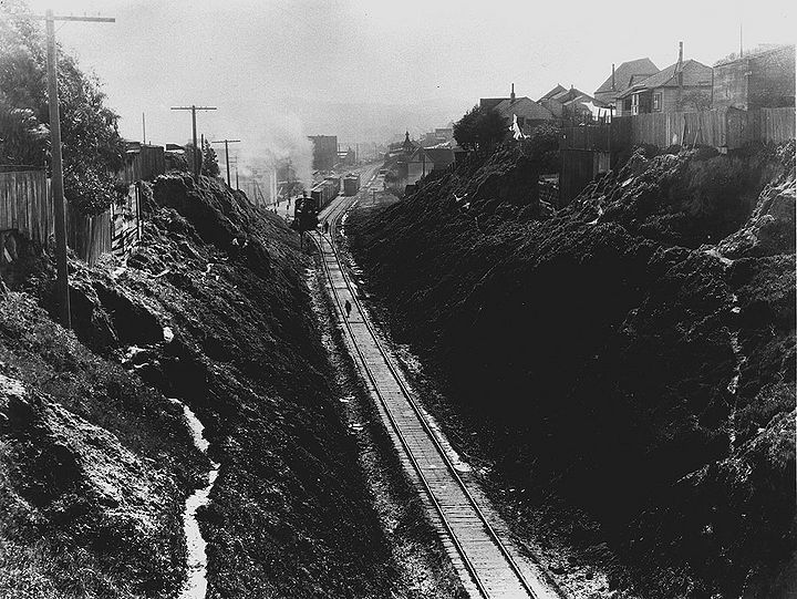 SPRR-in-Bernal-Cut-SW-from-Richland-Miguel-overpass-April-5-1922-SFDPW.jpg