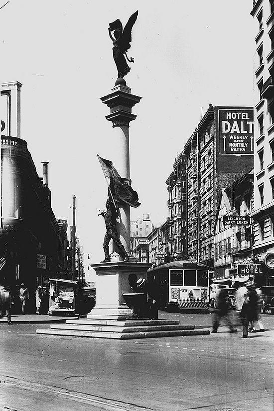 Native-Sons-monument-at-Market-Mason-and-Turk-Aug-6-1928-SFDPW.jpg