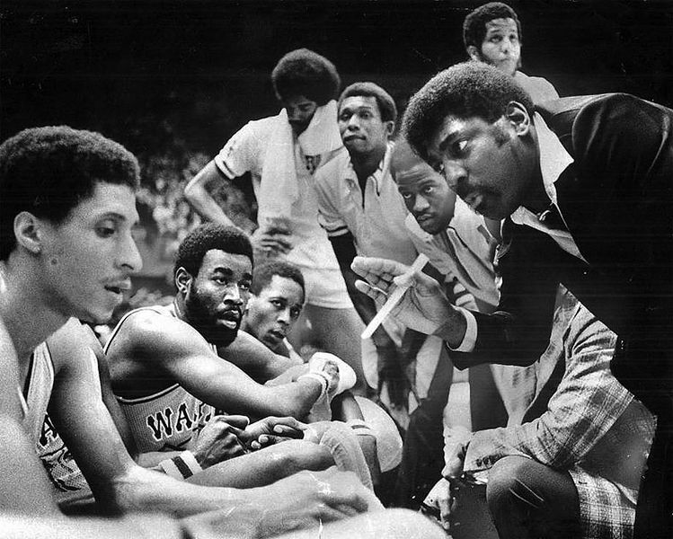 File:Al-Attles-confers-with-Phil-Smith-and-team-during-1976-timeout-by-Stephanie-Maze-SFChron.jpg