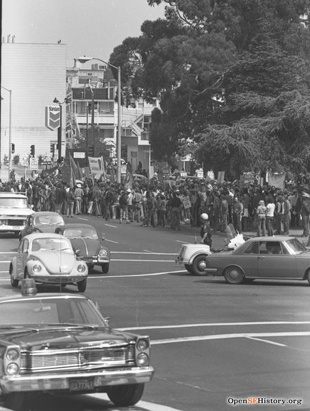 File:Masonic and Oak View north across Panhandle to Anti Vietnam War March wnp28.3277.jpg
