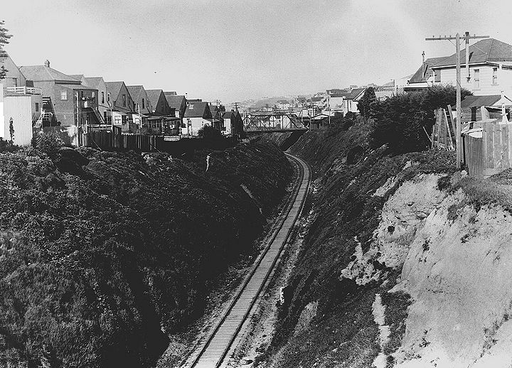 SPRR-Bernat-Cut-NE-from-Richland-Miguel-overpass-April-5-1922-SFDPW.jpg