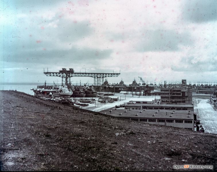 File:View of Hunters Point Shipyard and Gantry Crane c 1949 wnp25.4554.jpg