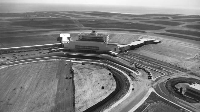 File:Nearly completed new terminal at San Francisco International Airport 1954 pub 1997.52.045.008 0.jpg