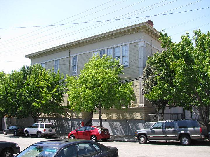 File:Dogpatch-Irving-M-Scott-School-from-front-on-Tennessee 9927.jpg