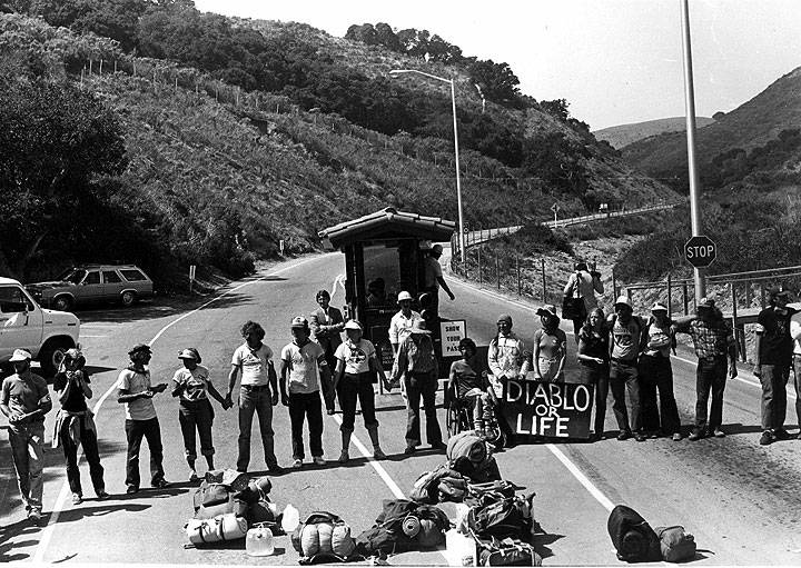 Diablo-blockading-main-road-at-main-gate-to-the-plant-at-Avila-Beach-by-Steve-Stallone.jpg