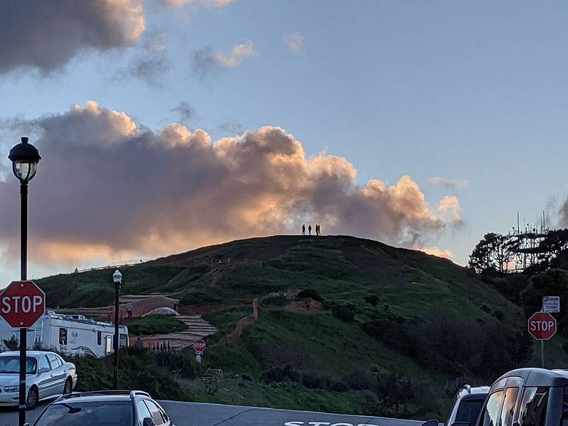 File:Silhouettes-on-Bernal 20200325 191222.jpg