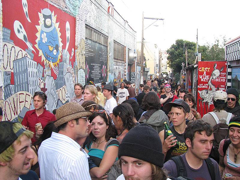 File:Clarion-alley-streetfair-2007 4907.jpg