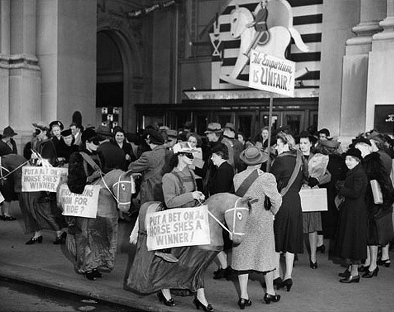 2 Striking-employees-of-the-Department-Store-Employes-Union-picketing-in-front-of-the-Emporium-Dec-4-1941-AAD-5522.jpg