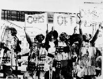 File:Sfsuingl$sfsu-strikers-pigs-off.jpg