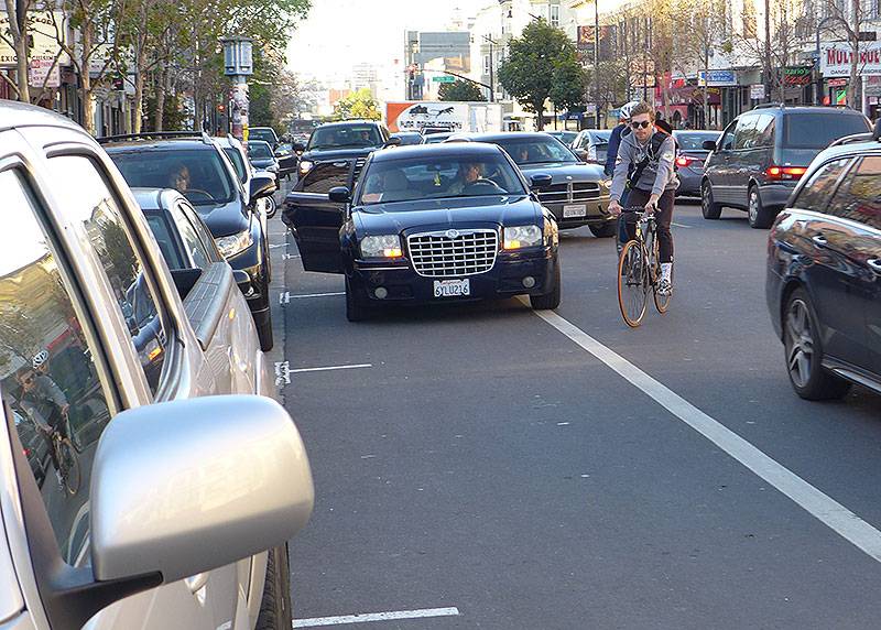 File:Bikelanes-as-uber-dropoff-zones P1060955.jpg