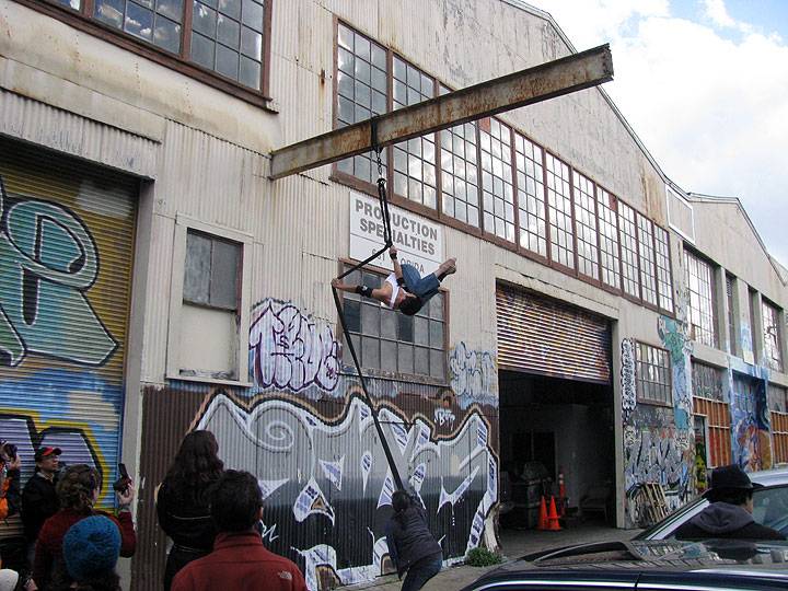 File:Aerial-dance-outside-cellspace 5153.jpg