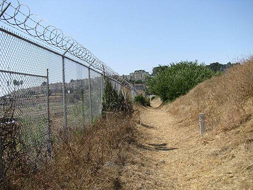 File:Earl-street-along-hp-fence 0992.jpg