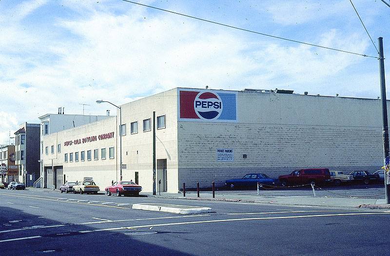 File:Pepsi-17th-and-Valencia Diva Kirkeberg 1478631.jpg