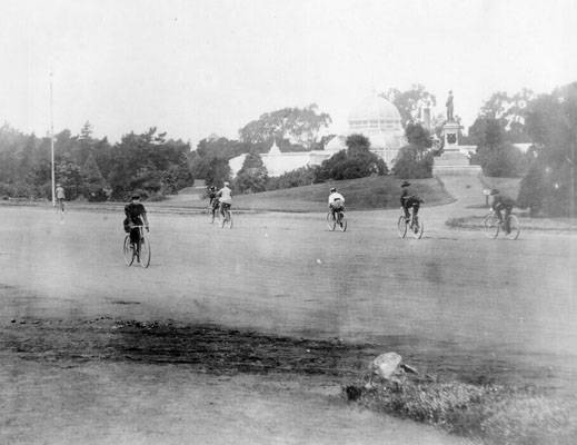 File:Cyclists-near-conservatory-of-flowers-1899-AAA-7310.jpg