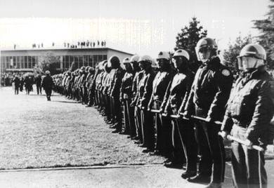 File:Sfsuingl$sfsu-riot-cop-line.jpg