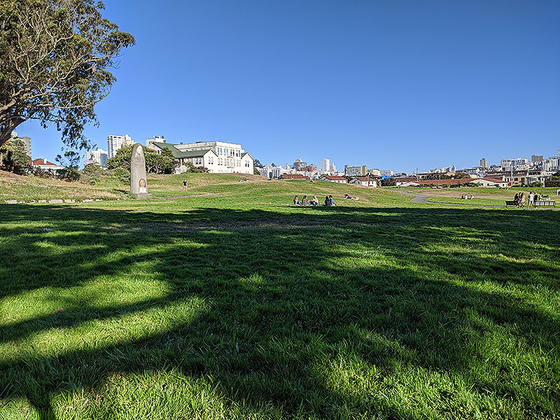 File:Ft-Mason-great-meadow-and-Bufano-statue 20200524 183243.jpg